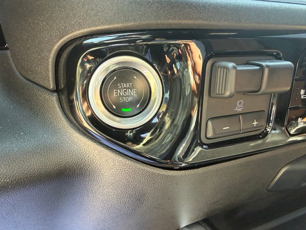 Used 2025 Chevrolet Silverado 2500 High Country w/ High Country Premium Package AWD/4WD image 38