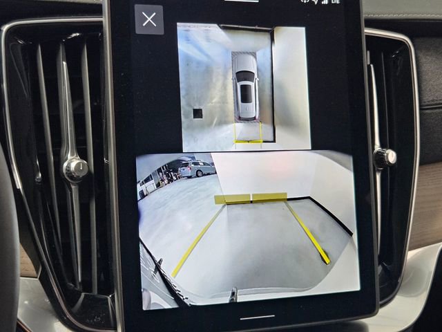 New 2026 Volvo XC90 B5 Plus w/ Protection Package Premier AWD/4WD image 16