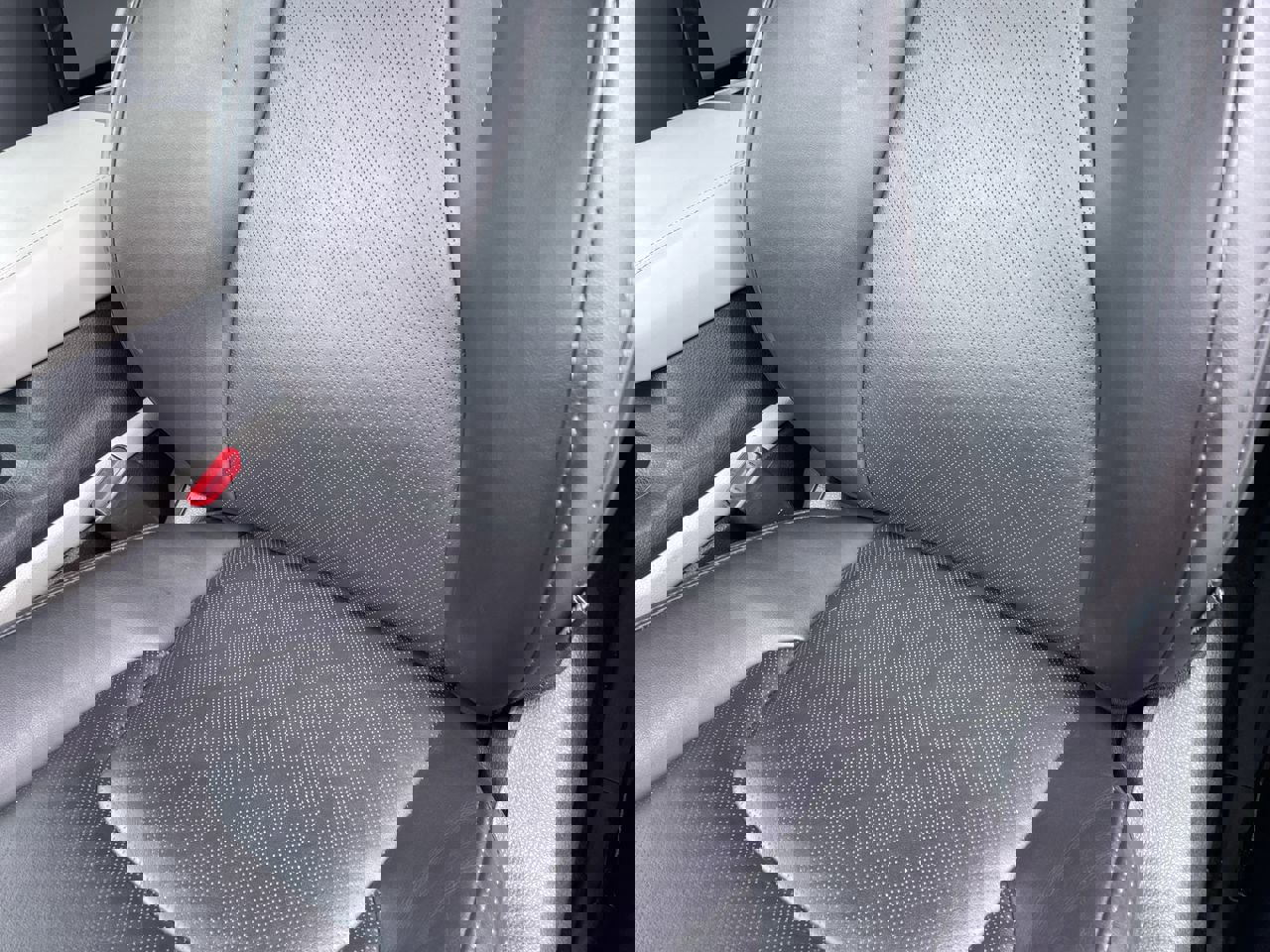 Used 2024 Kia Carnival LX image 19