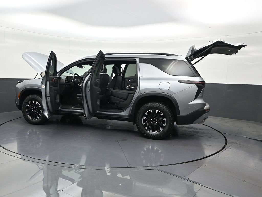 Used 2025 Chevrolet Traverse Z71 AWD/4WD image 35