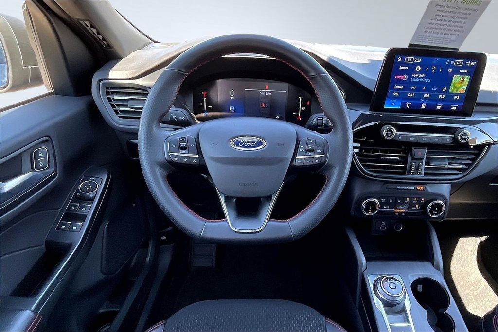 Used 2025 Ford Escape ST-Line image 9
