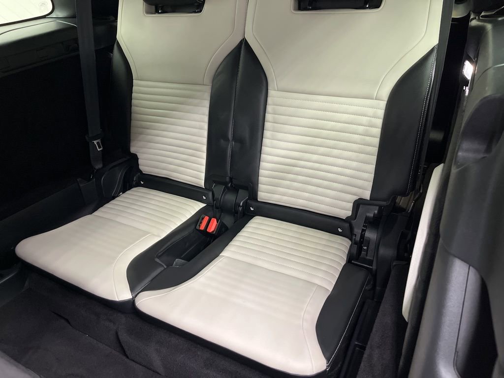 Used 2021 Land Rover Discovery S R-Dynamic AWD/4WD image 23