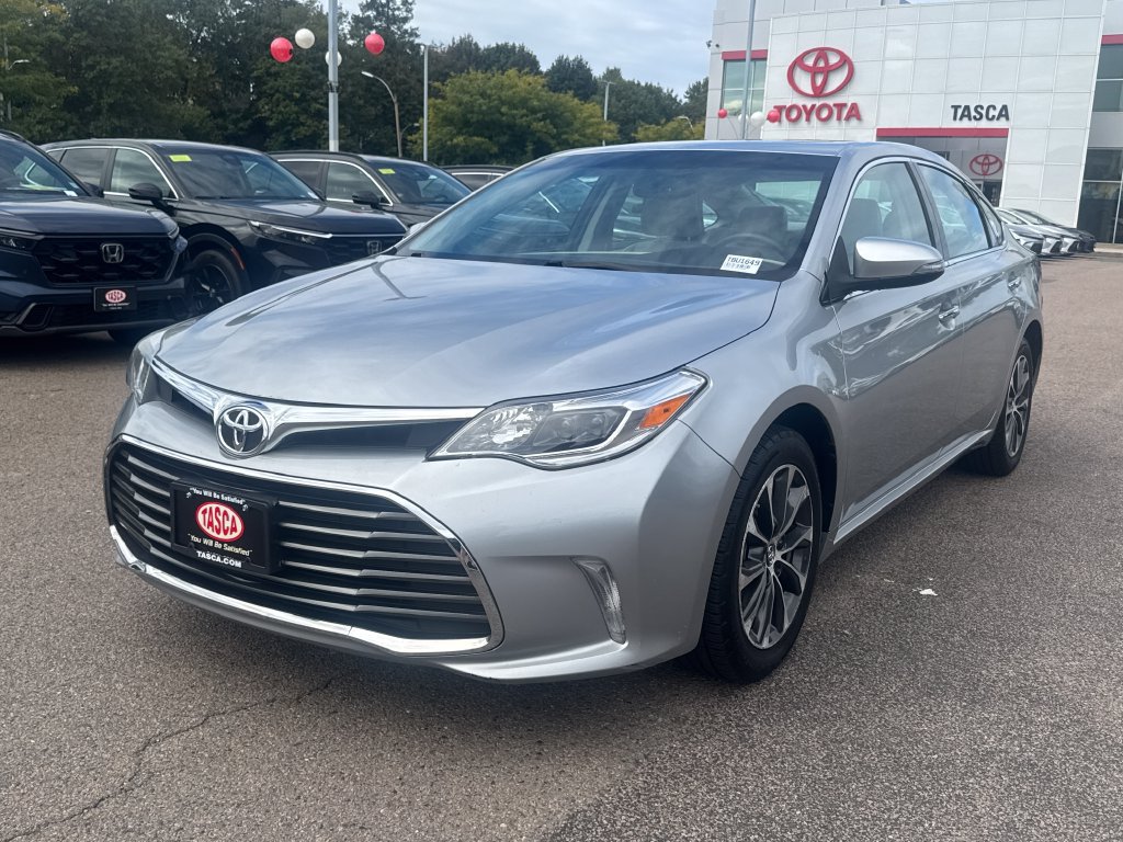 Used 2016 Toyota Avalon XLE Premium FWD image 3