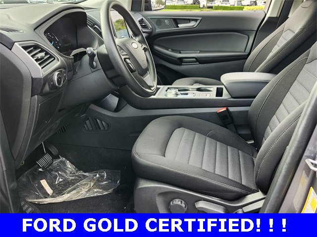 Used 2024 Ford Edge SE w/ Black Appearance Package image 3