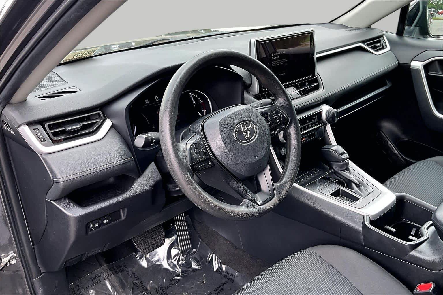 Used 2023 Toyota RAV4 LE FWD image 17