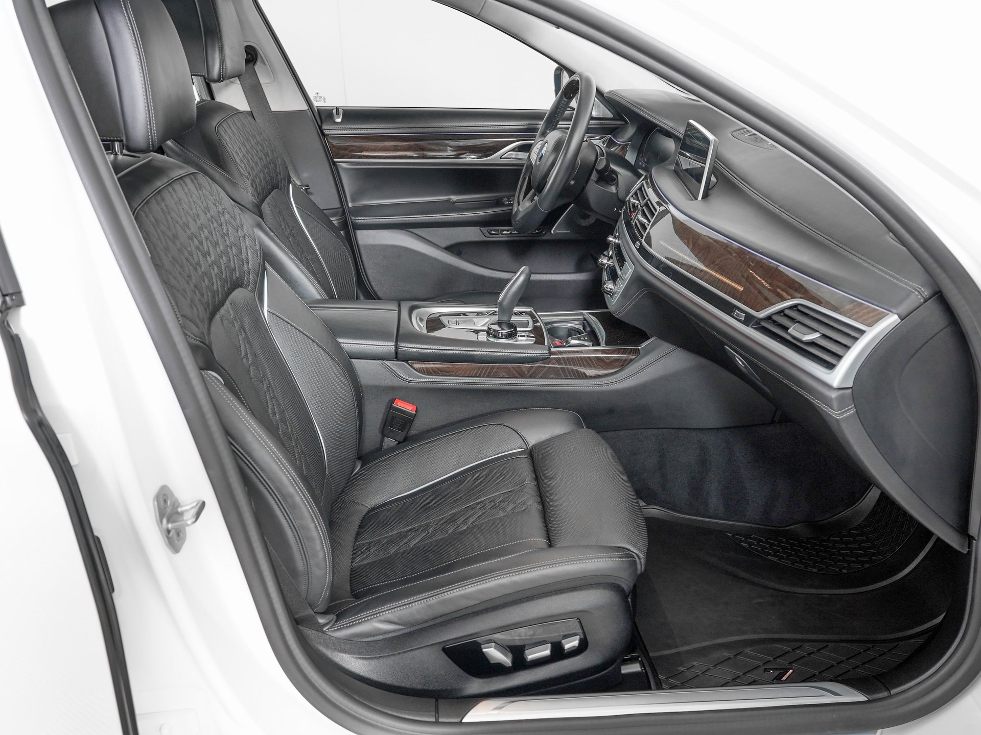 Used 2022 BMW 750i xDrive image 9