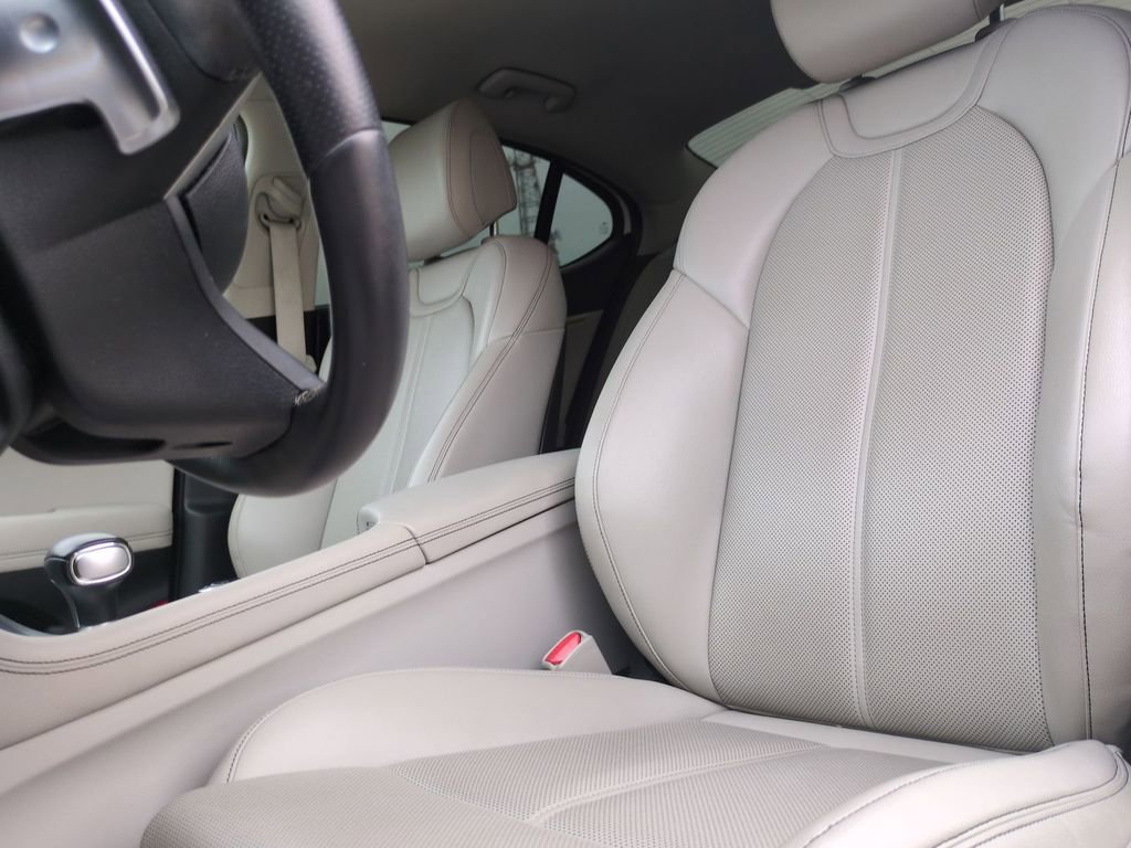 Used 2021 Genesis G70 2.0T RWD image 13