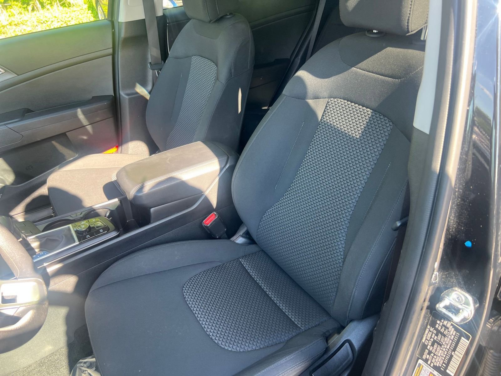 Used 2025 Kia Sportage LX FWD image 31