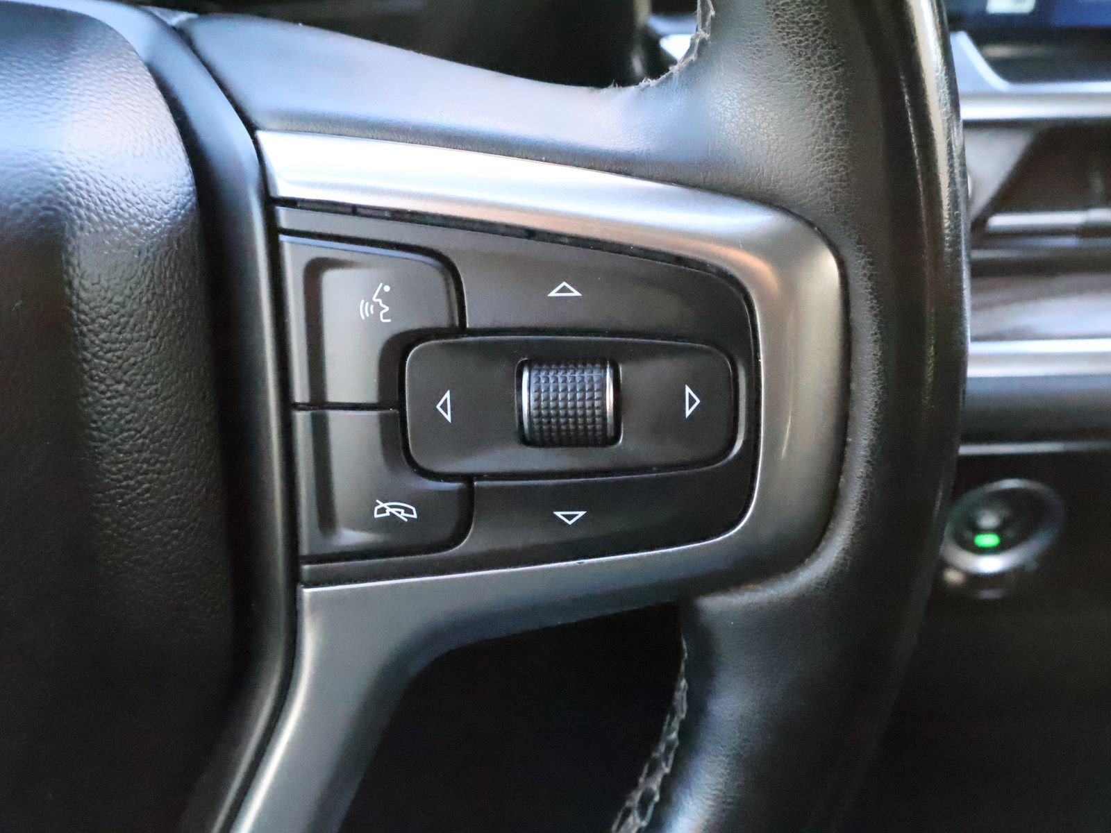 Used 2023 Chevrolet Silverado 1500 LT AWD/4WD image 38