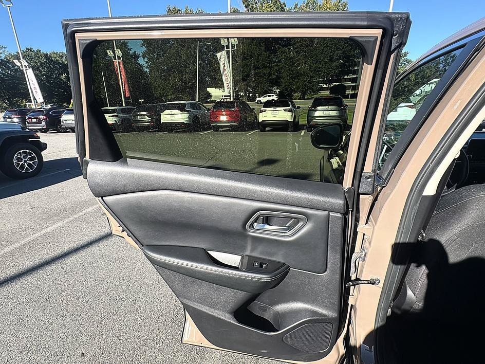 Certified 2025 Nissan Rogue SV AWD/4WD image 45