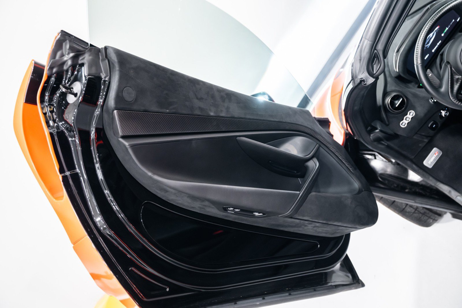Used 2019 McLaren 720S Performance RWD image 38