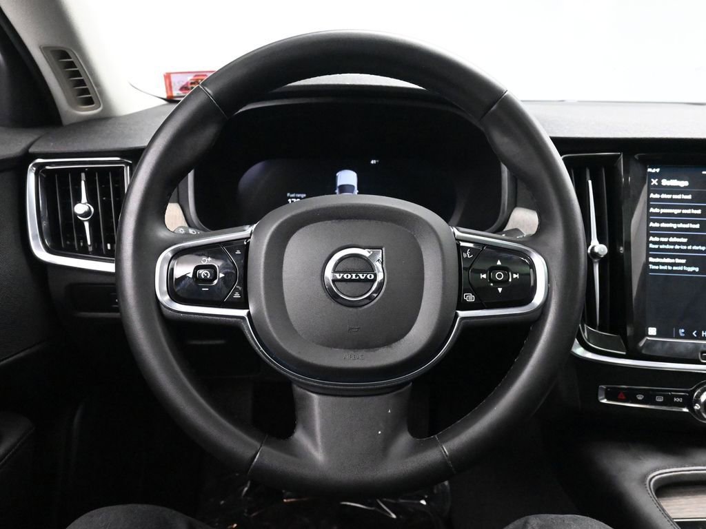Used 2023 Volvo S90 B6 Plus image 25