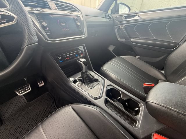 Used 2023 Volkswagen Tiguan SE R-Line FWD image 29