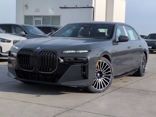 New 2026 BMW 750e xDrive image 1