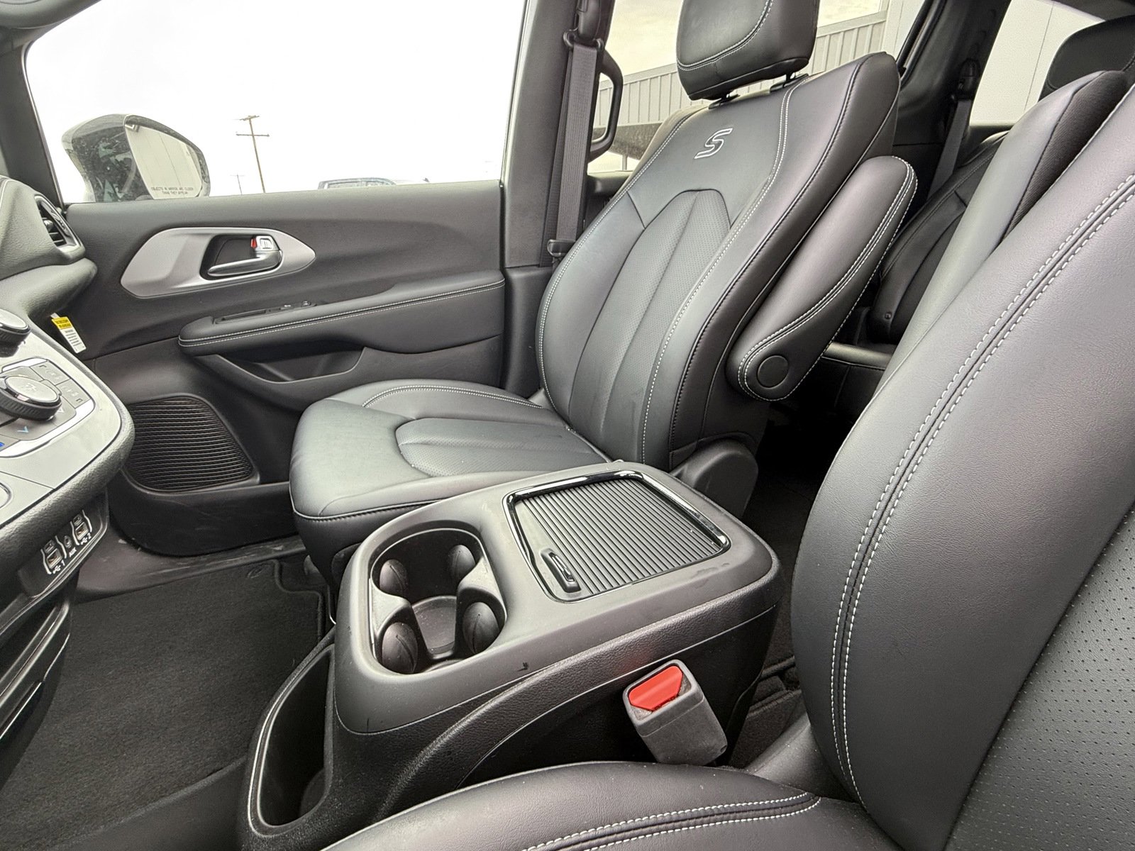 New 2024 Chrysler Pacifica Touring-L w/ S Appearance Package image 20