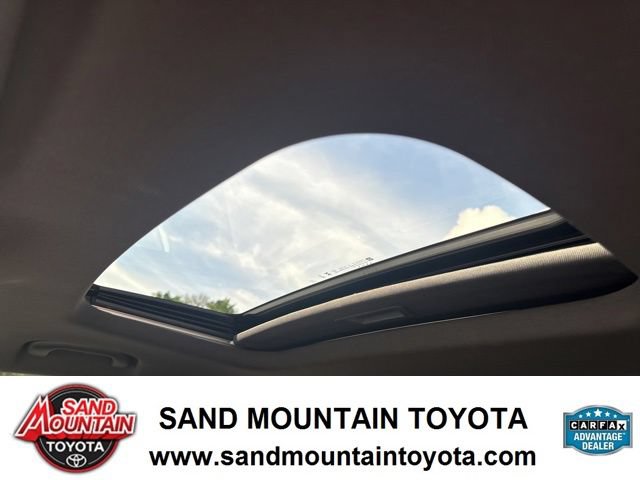 Used 2024 Chevrolet Trax RS w/ Sunroof Package FWD image 18