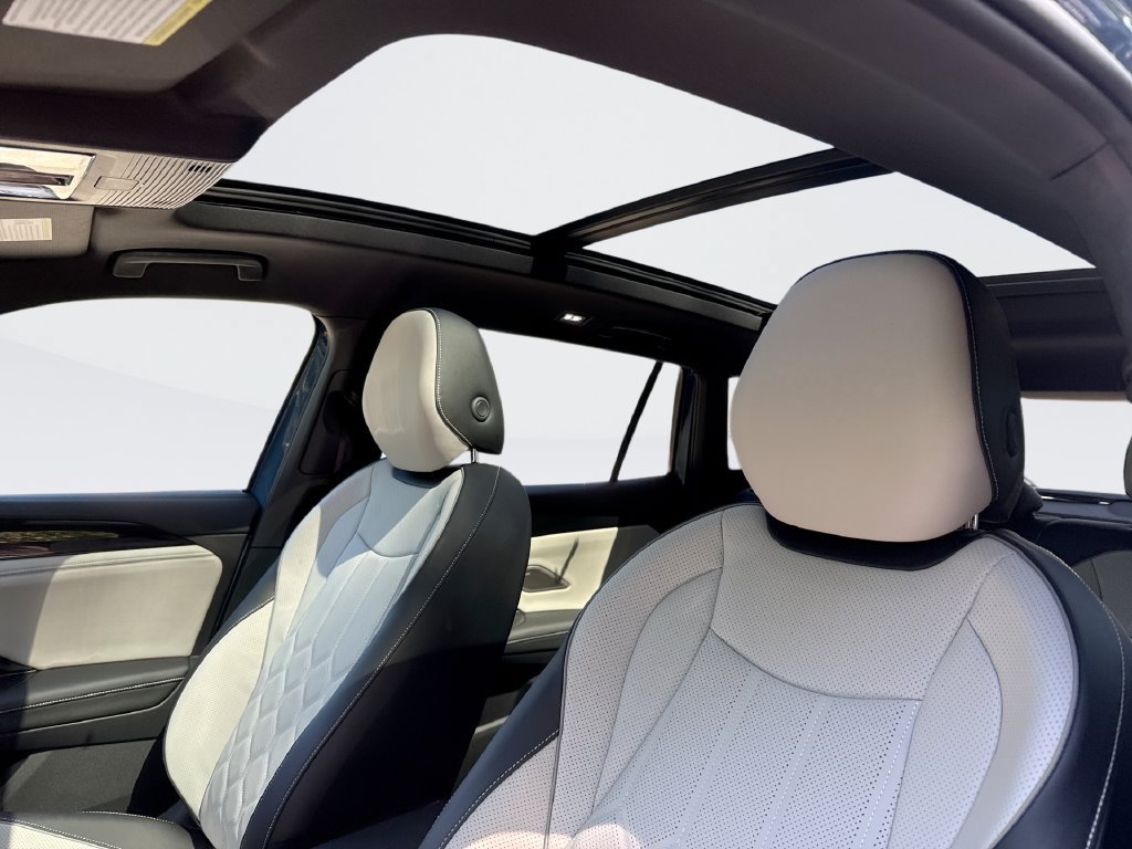 New 2026 Volkswagen Tiguan SEL R-Line AWD/4WD image 16