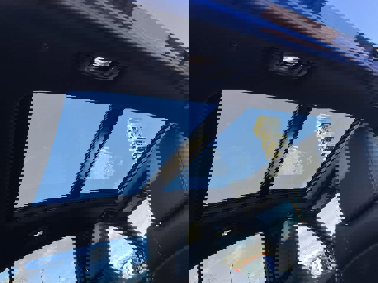 Certified 2023 Cadillac XT4 Sport w/ Cold Weather Package image 21