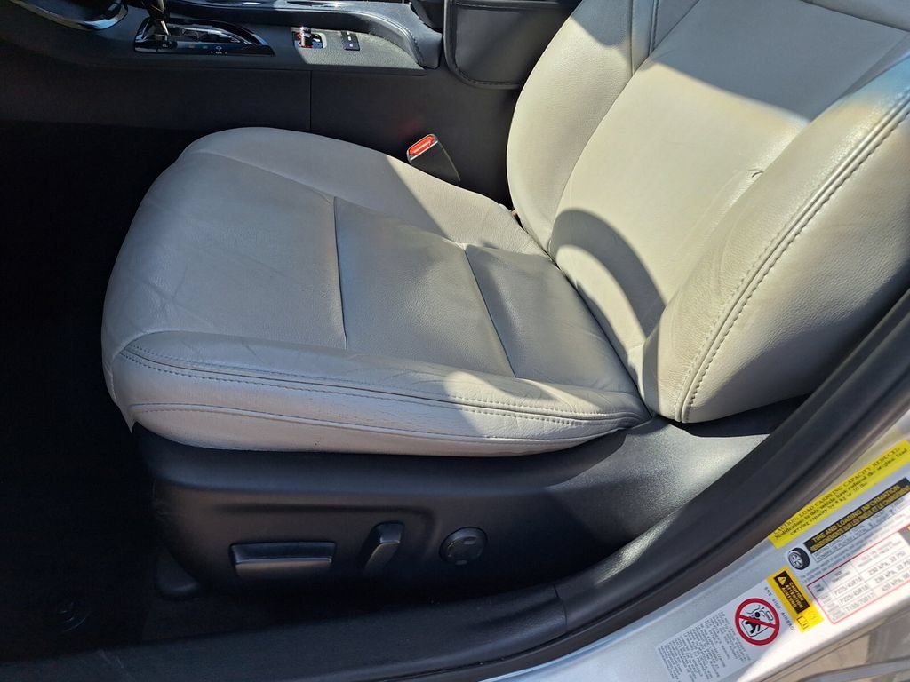 Used 2015 Toyota Avalon XLE Touring FWD image 31