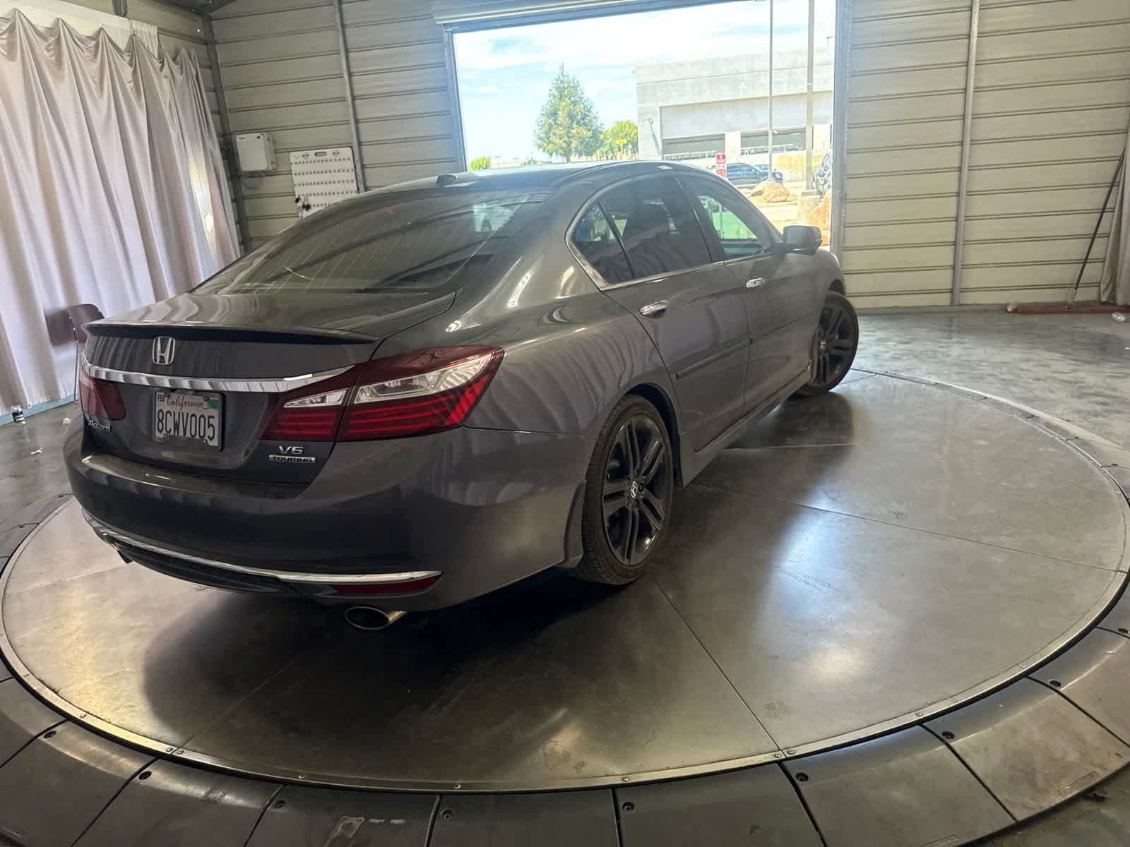 Used 2017 Honda Accord Touring image 5