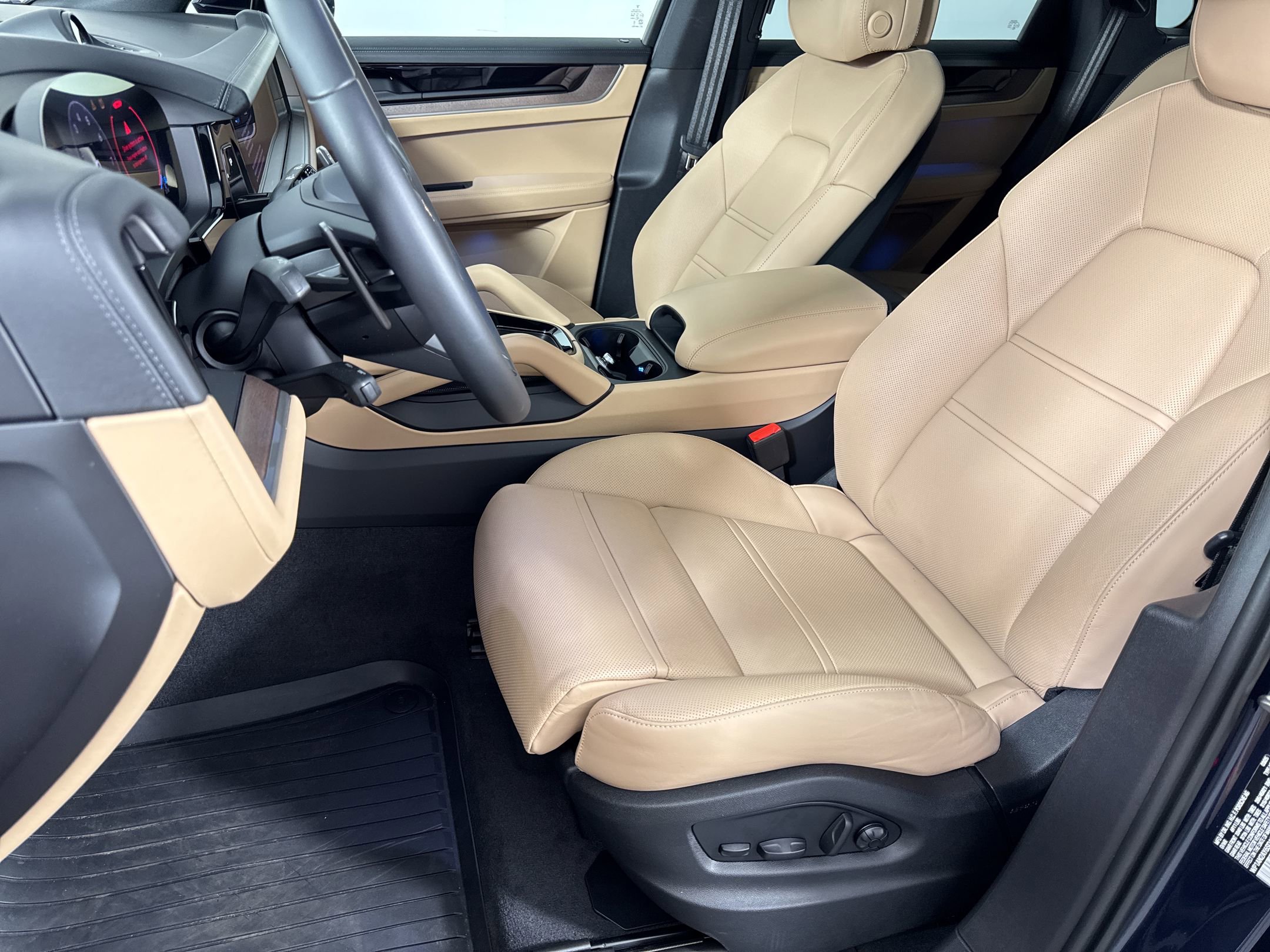 Certified 2025 Porsche Cayenne S image 5