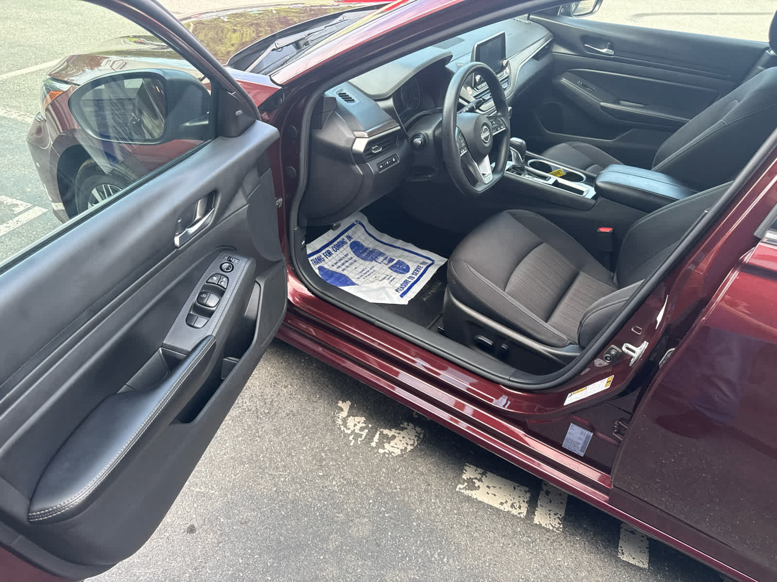 Used 2024 Nissan Altima 2.5 SV FWD image 14