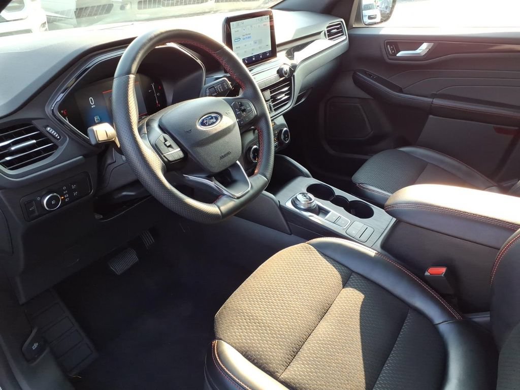 Used 2025 Ford Escape ST-Line Select AWD/4WD image 7