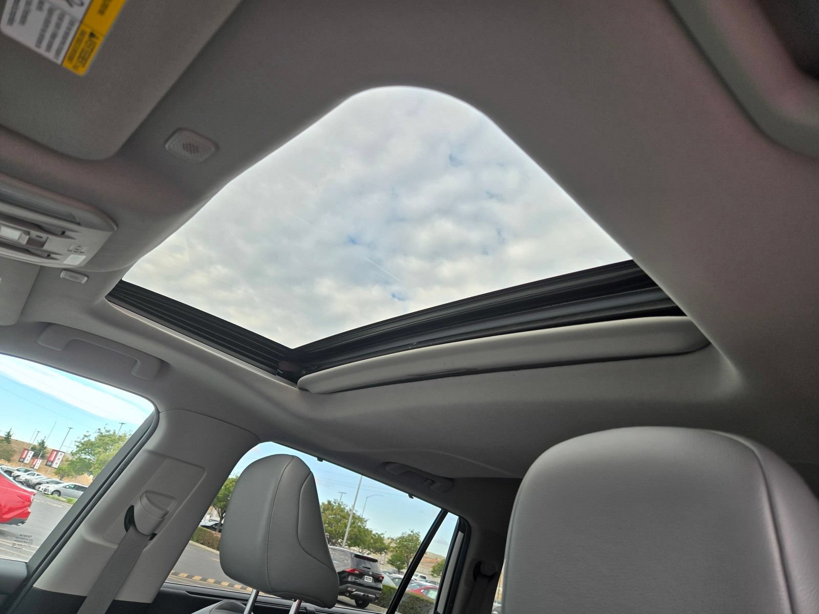 Used 2023 Toyota Highlander XLE AWD/4WD image 17
