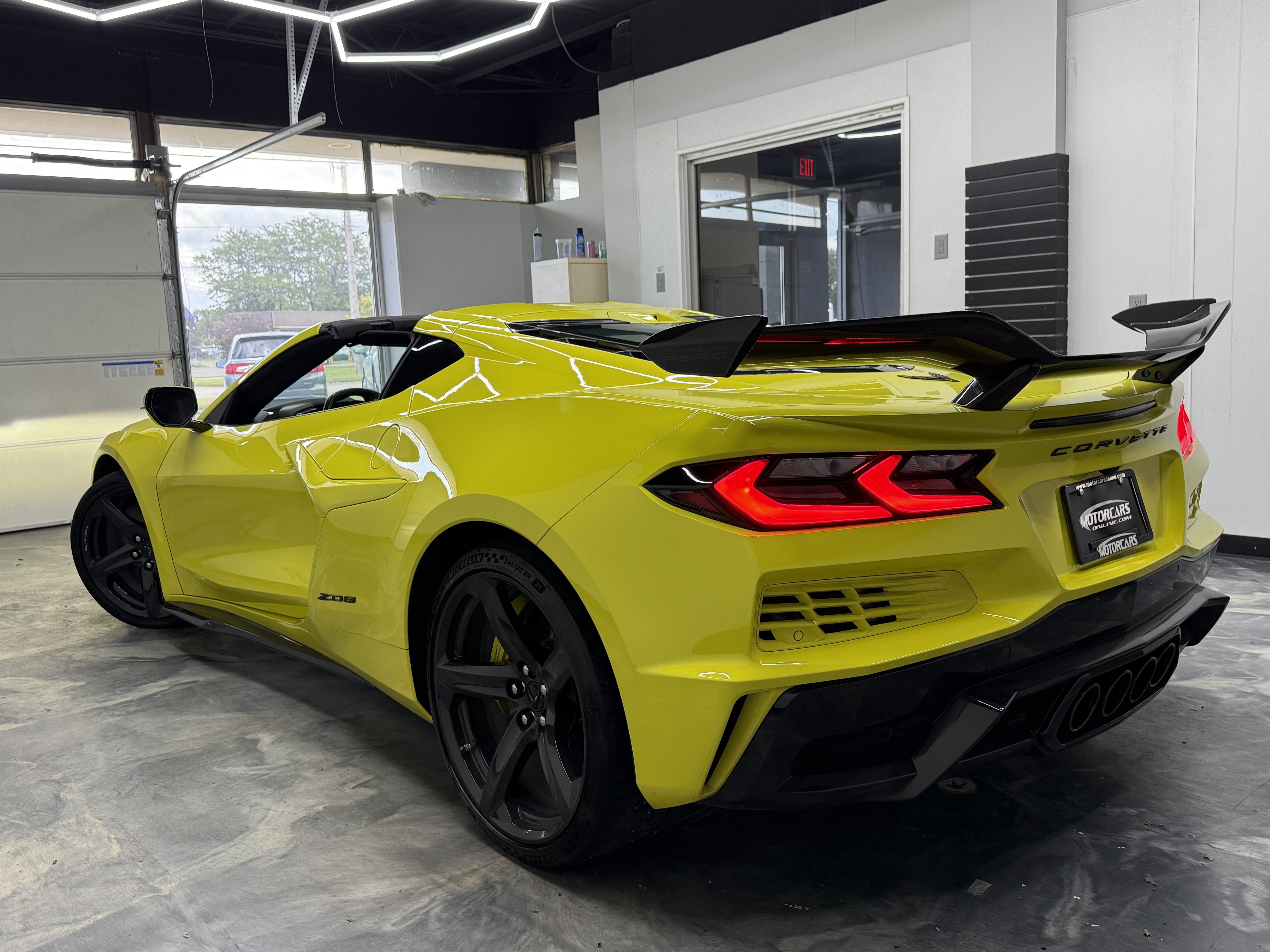 Used 2023 Chevrolet Corvette Z06 w/ Z07 Performance Package RWD image 3