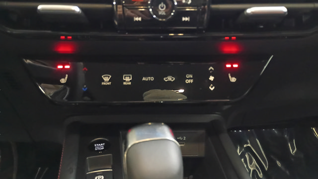 New 2026 Nissan Kicks SR w/ Cold Weather Package AWD/4WD image 16