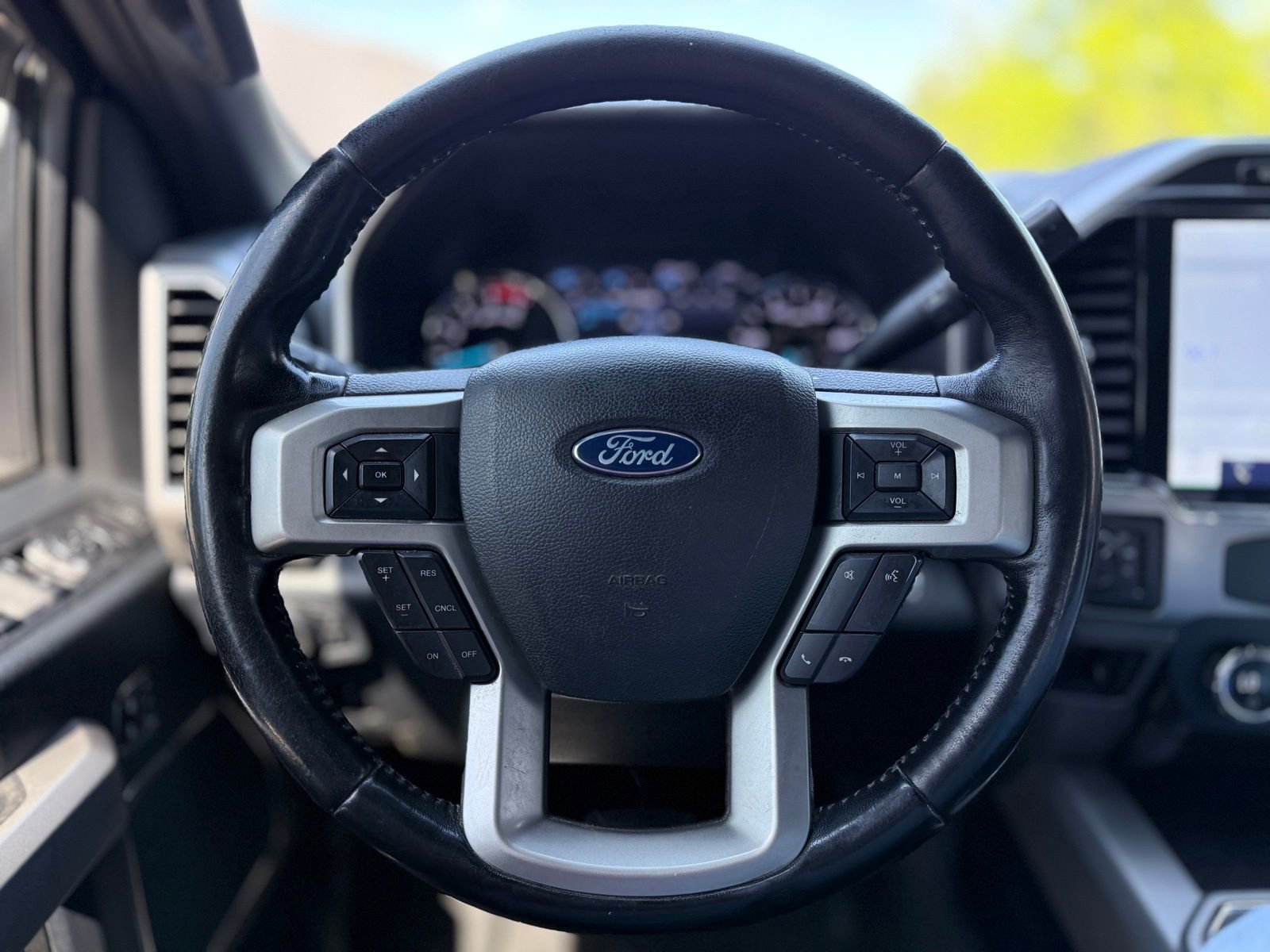 Used 2022 Ford F350 Lariat w/ Black Appearance Package AWD/4WD image 25