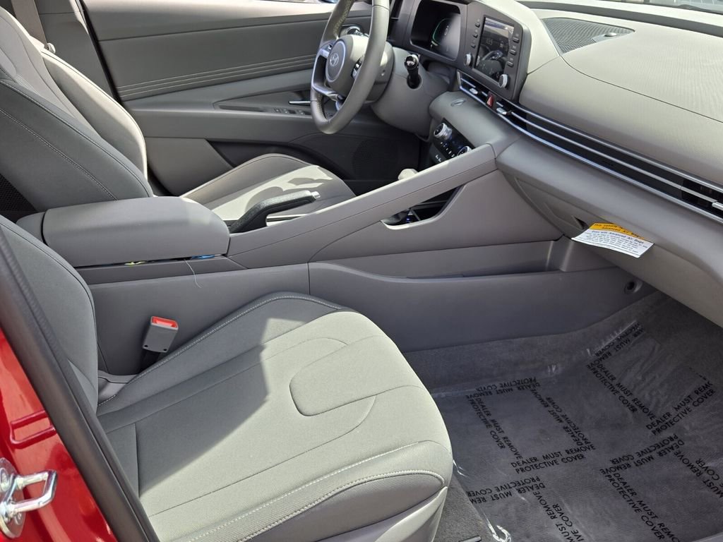 Certified 2025 Hyundai Elantra Sport image 16