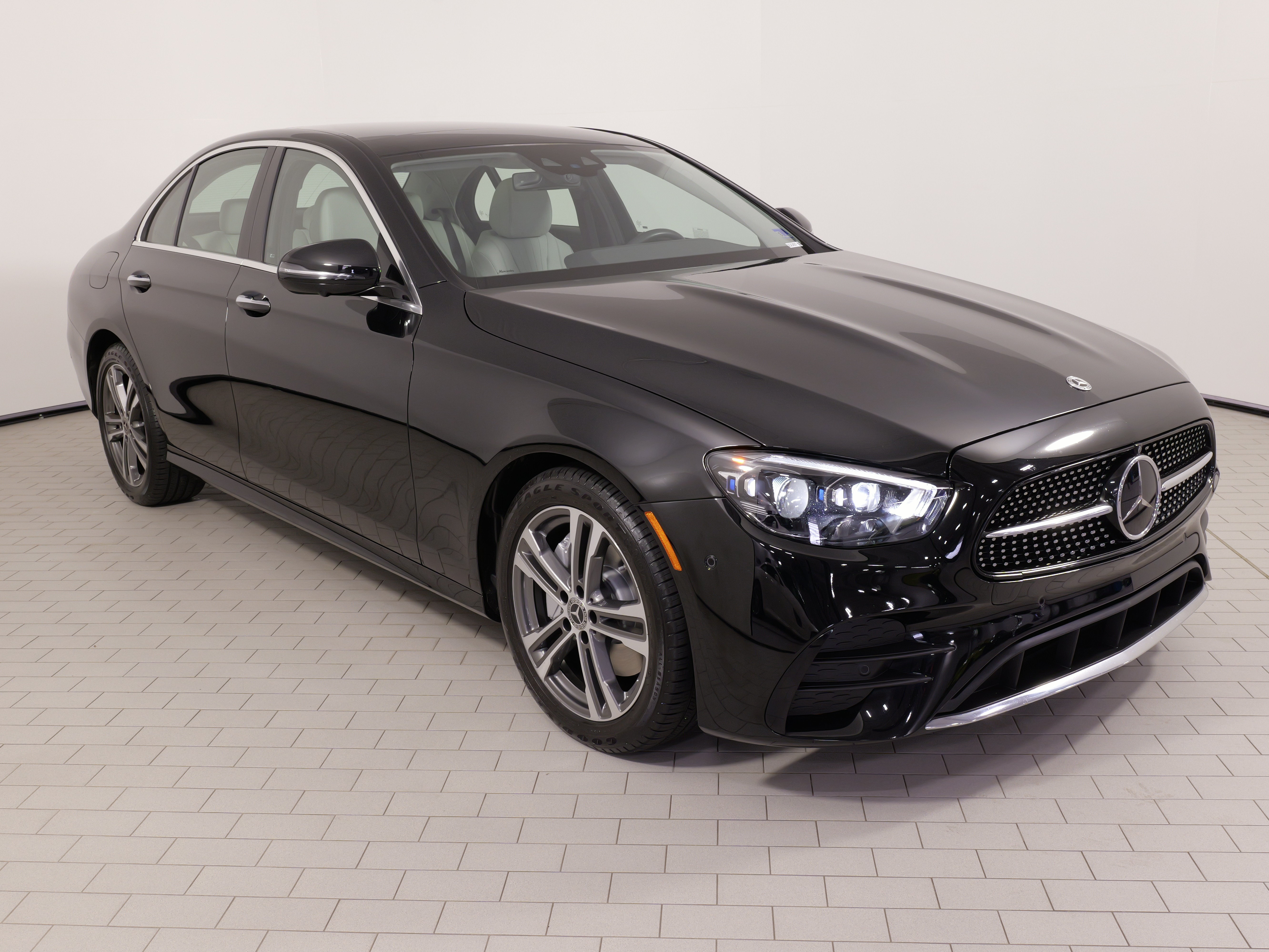 Used 2023 Mercedes-Benz E 350 4MATIC Sedan image 6