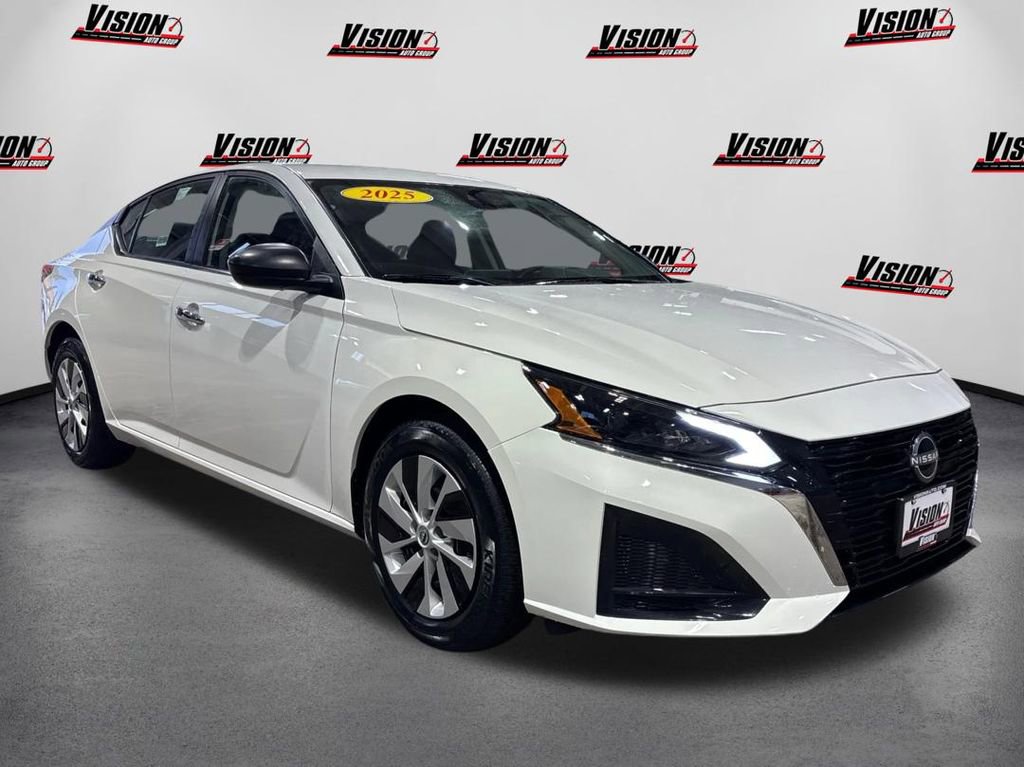 Certified 2025 Nissan Altima 2.5 S image 3