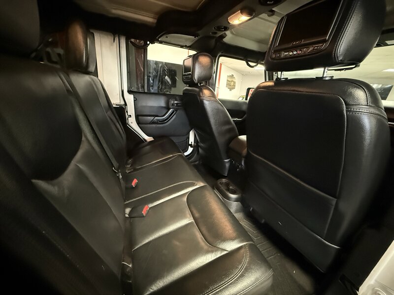 Used 2015 Jeep Wrangler Unlimited Sahara AWD/4WD image 17