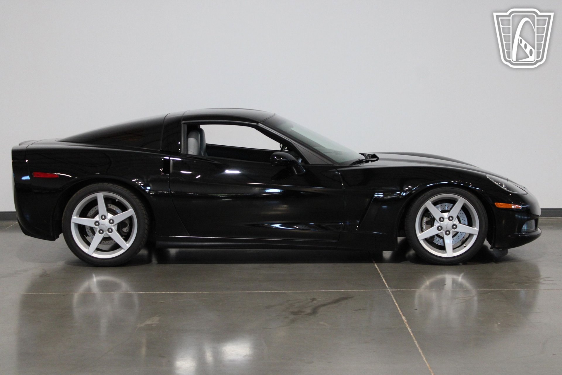 Used 2005 Chevrolet Corvette Coupe w/ Preferred Equipment Group RWD image 15