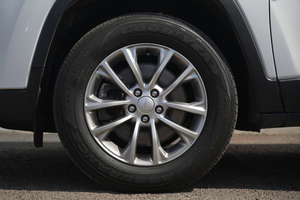 Used 2021 Jeep Cherokee Latitude Plus image 13