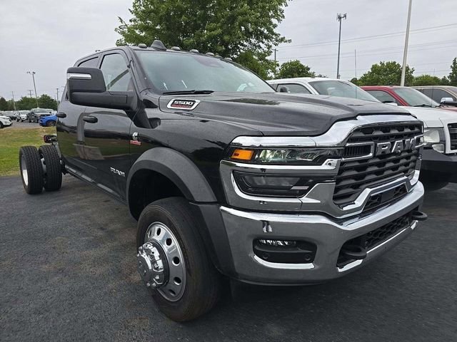 Used 2025 RAM 5500 4x4 Crew Cab image 3