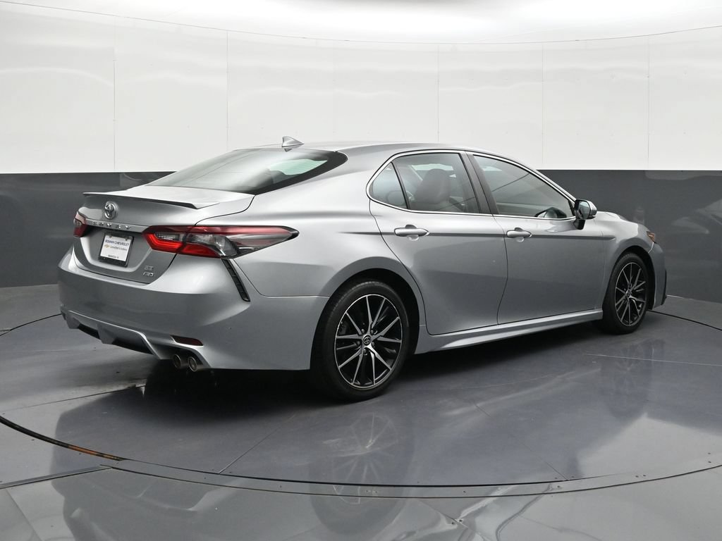 Used 2021 Toyota Camry SE w/ Cold Weather Package AWD/4WD image 5