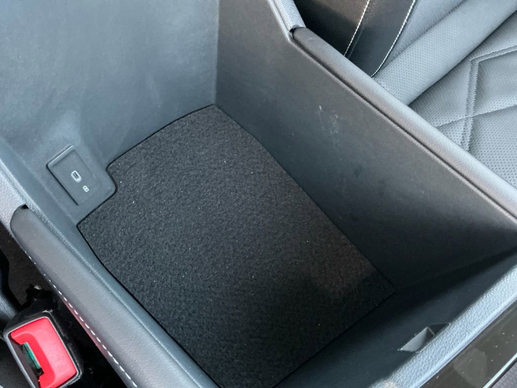 Used 2025 Volkswagen Atlas SE image 21