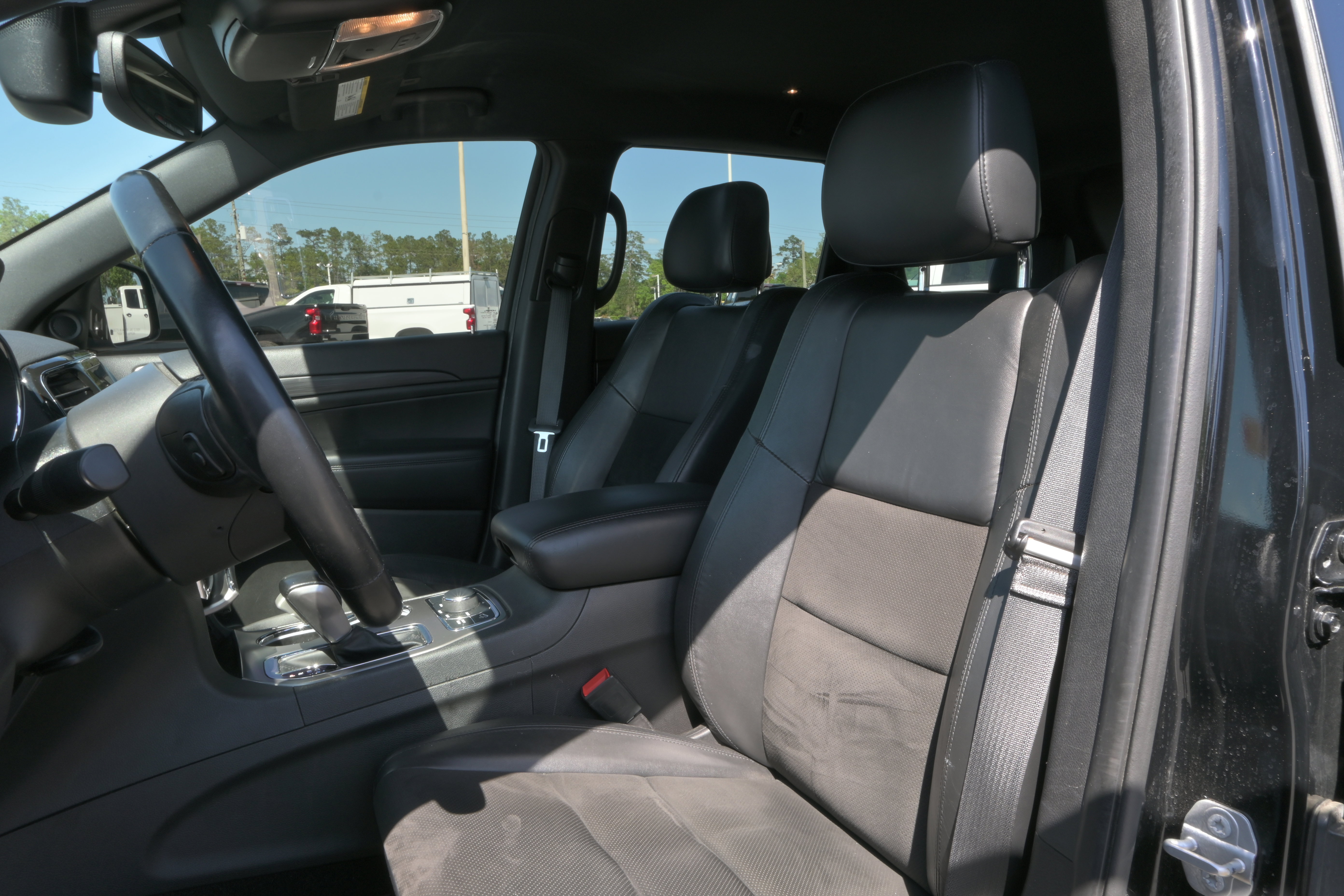 Used 2022 Jeep Grand Cherokee Laredo X AWD/4WD image 8