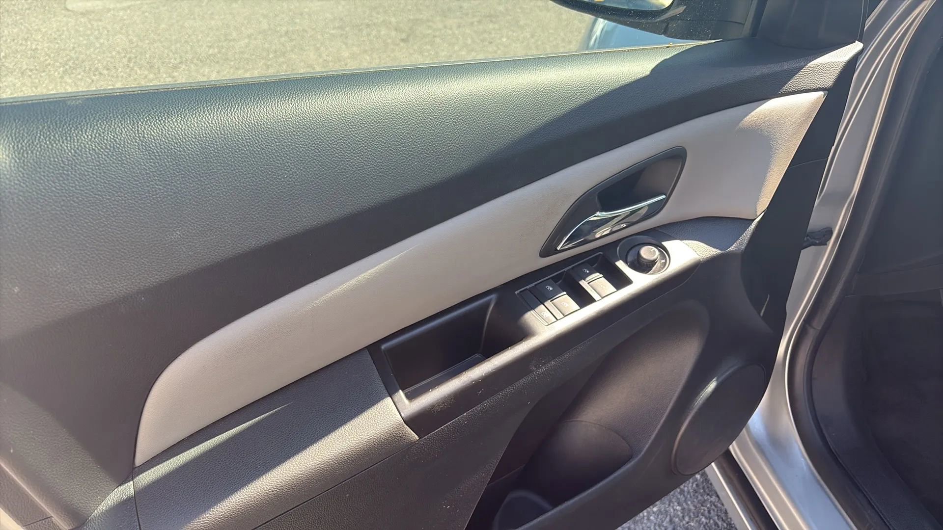 Used 2014 Chevrolet Cruze LS image 12