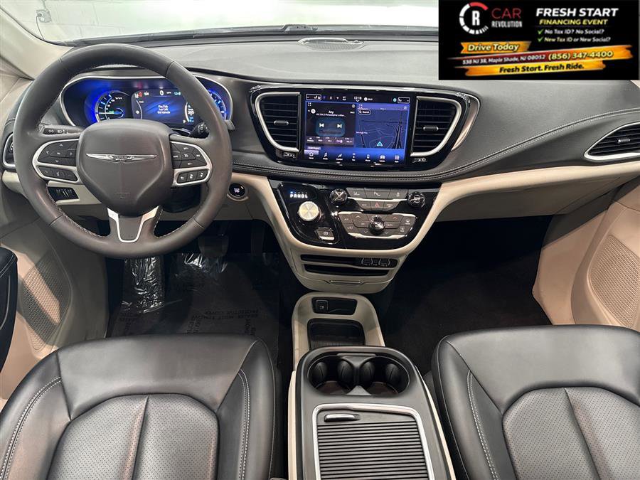 Used 2024 Chrysler Pacifica Limited FWD image 66