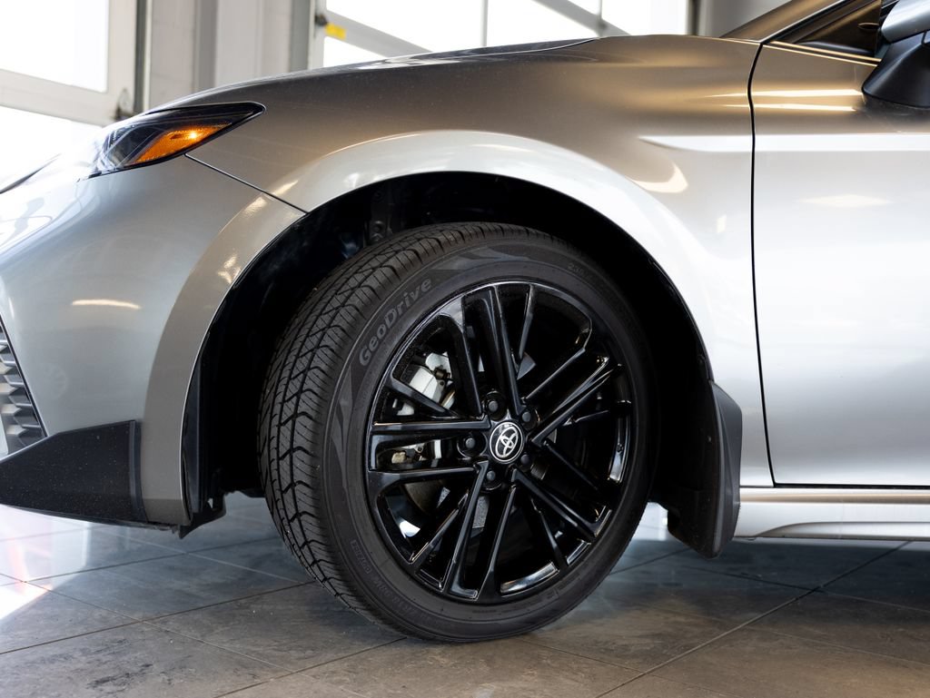 Used 2025 Toyota Camry SE w/ Convenience Package AWD/4WD image 9