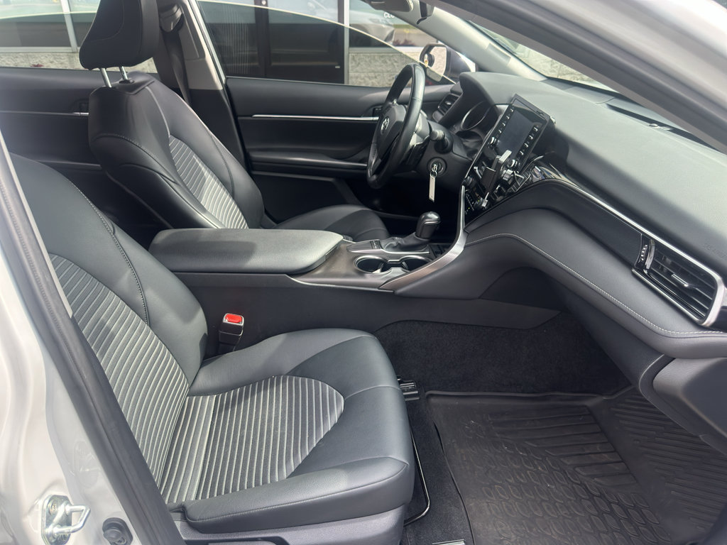 Used 2024 Toyota Camry SE FWD image 11