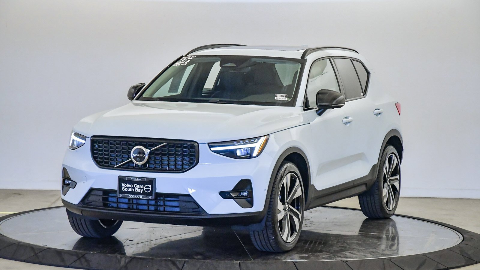 Certified 2025 Volvo XC40 B5 Plus w/ Climate Package image 1