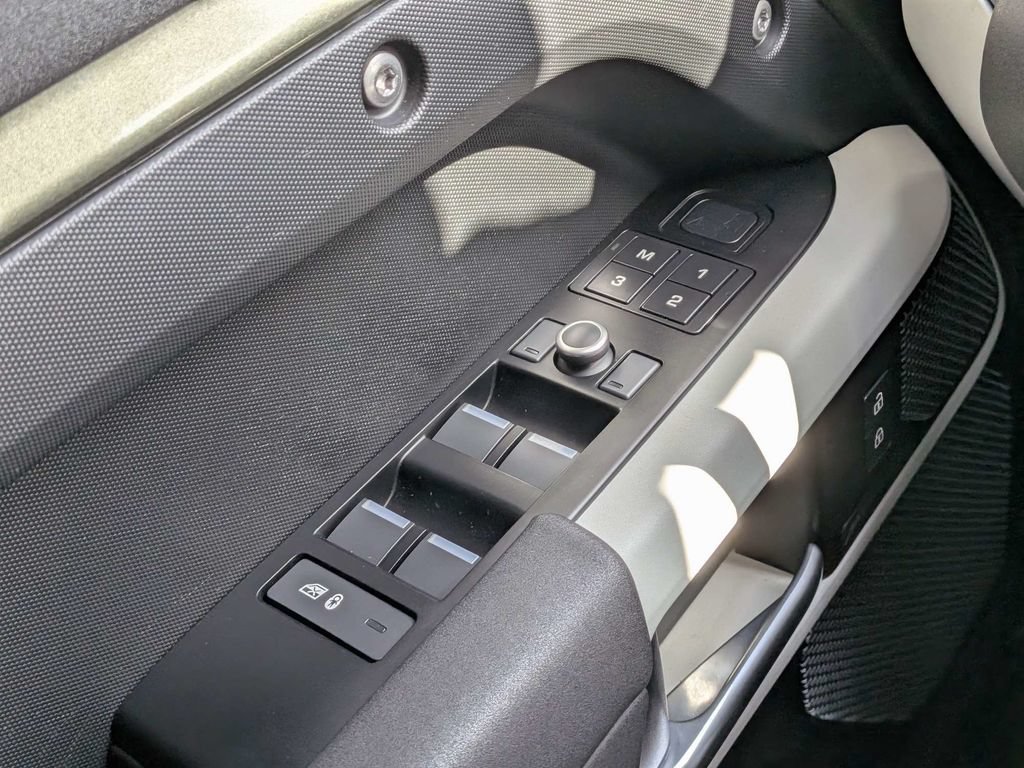 Used 2020 Land Rover Defender 110 SE AWD/4WD image 20
