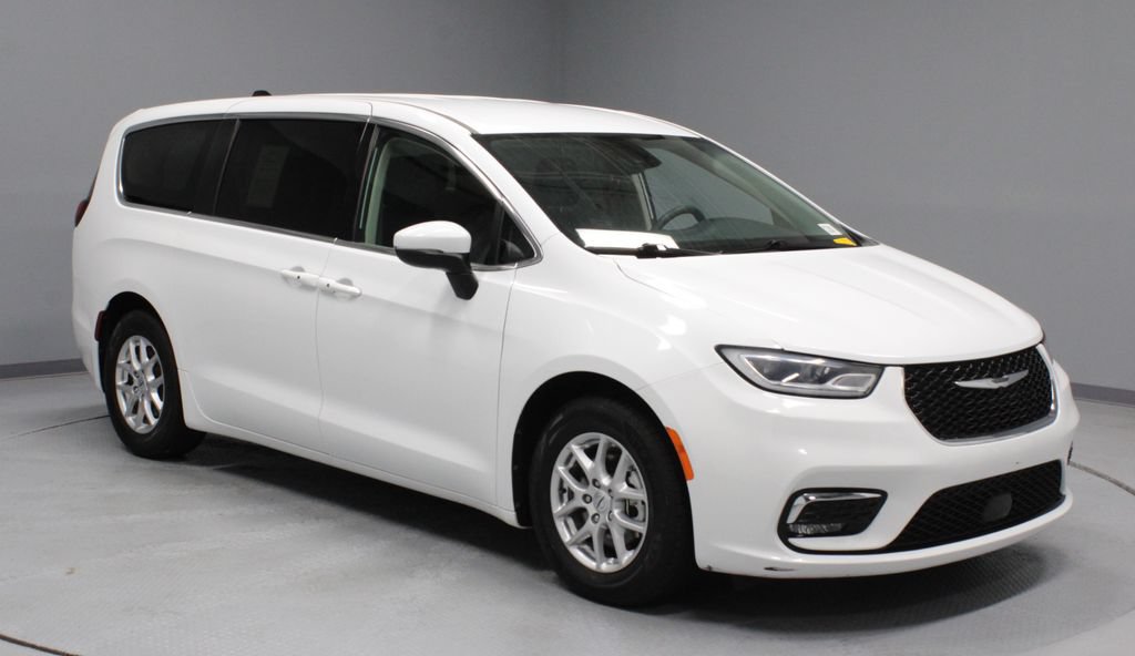 Used 2023 Chrysler Pacifica Touring-L