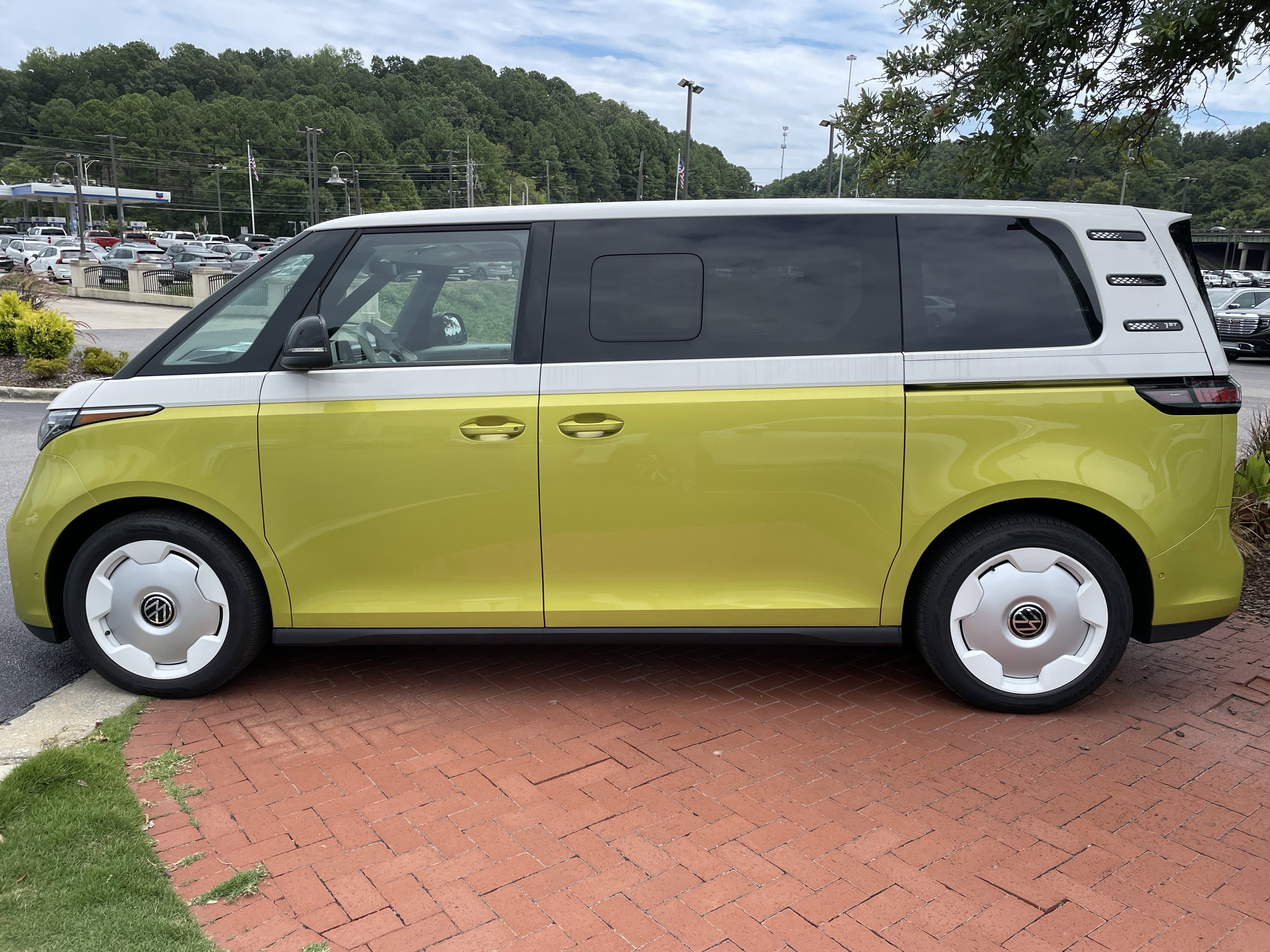 New 2025 Volkswagen ID. Buzz 1st Edition image 7