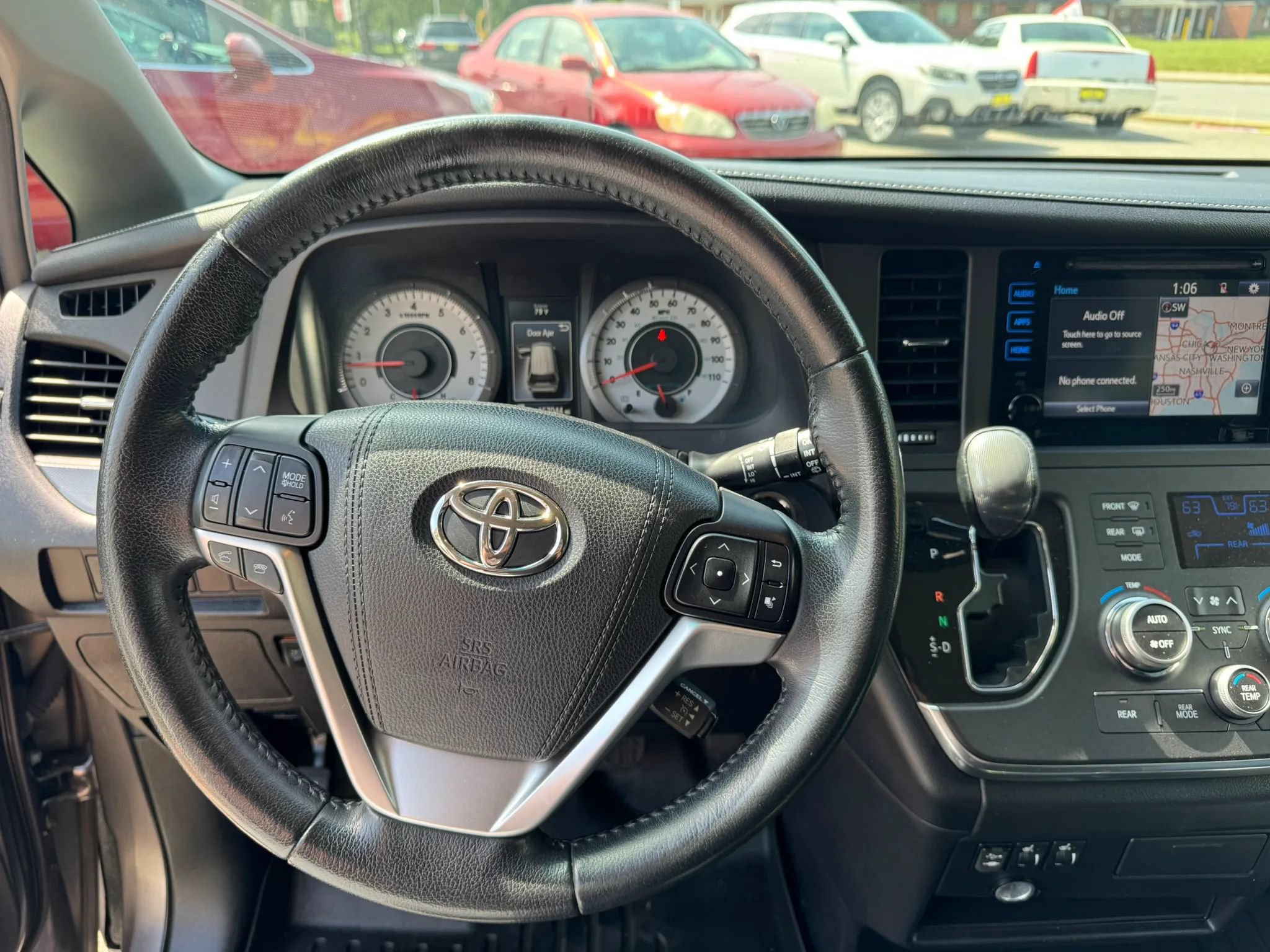 Used 2015 Toyota Sienna SE w/ SE Preferred Package FWD image 16